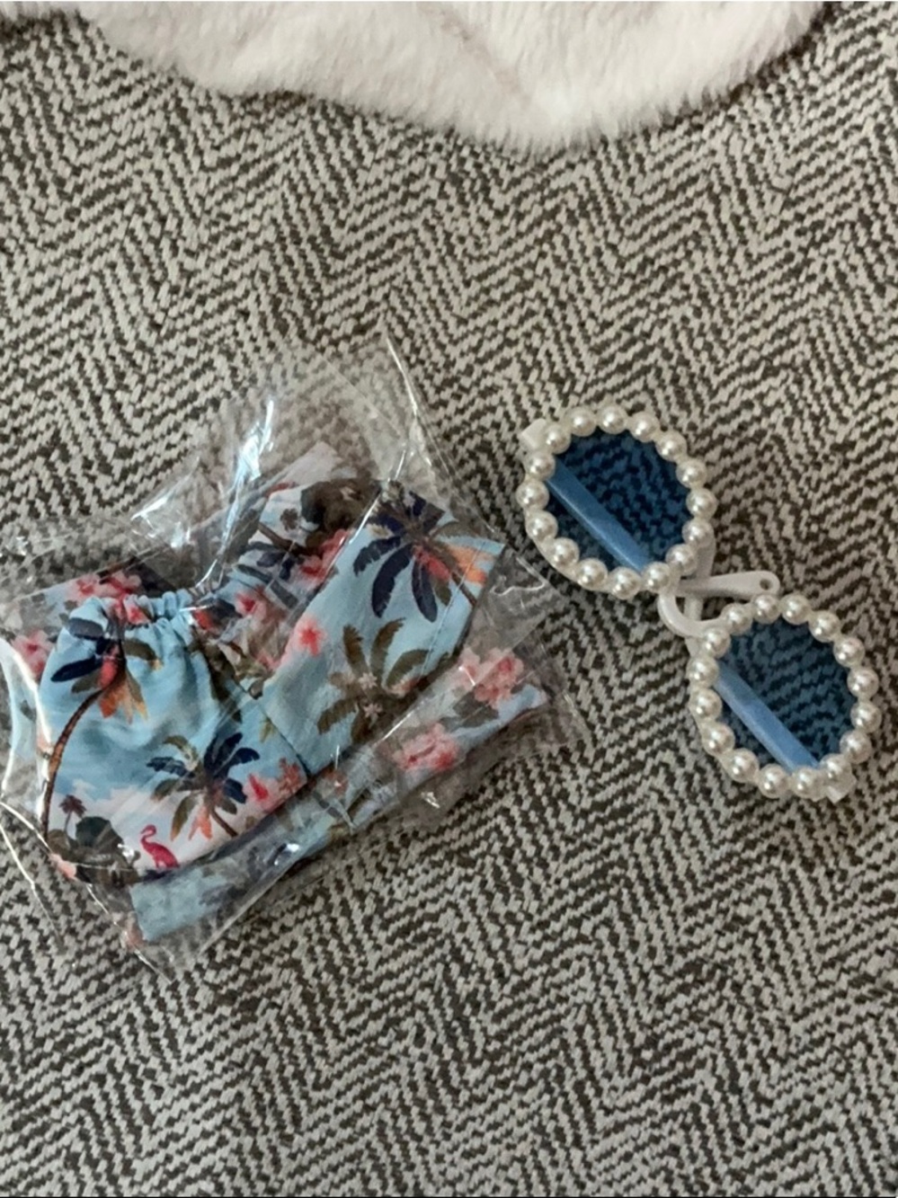 2 Pc Outfit And Sunglasses